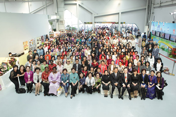 2011 崇她玫瑰日募款活動 