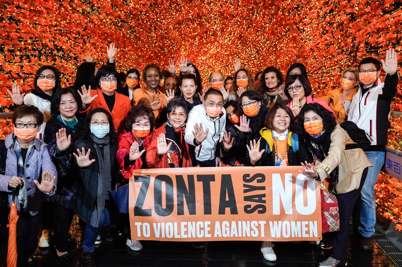 國際崇她31區總監與女外交使節快閃香榭光廊倡議活動