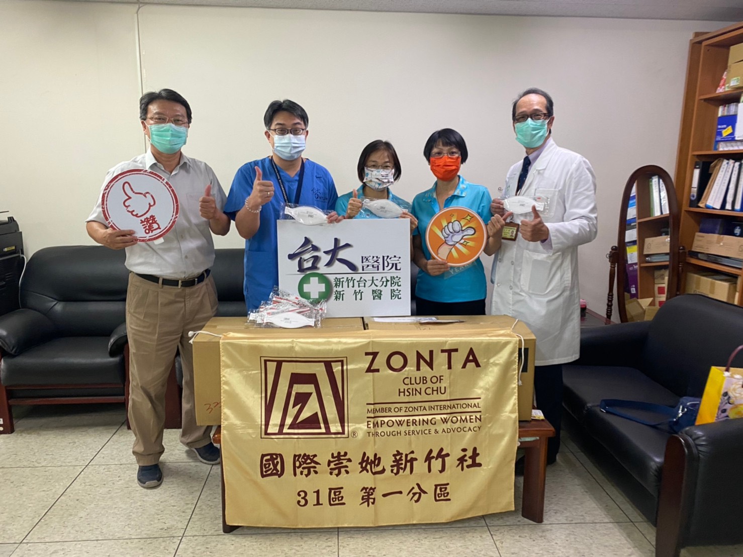 挺醫護警　國際崇她新竹社捐物資挺抗疫