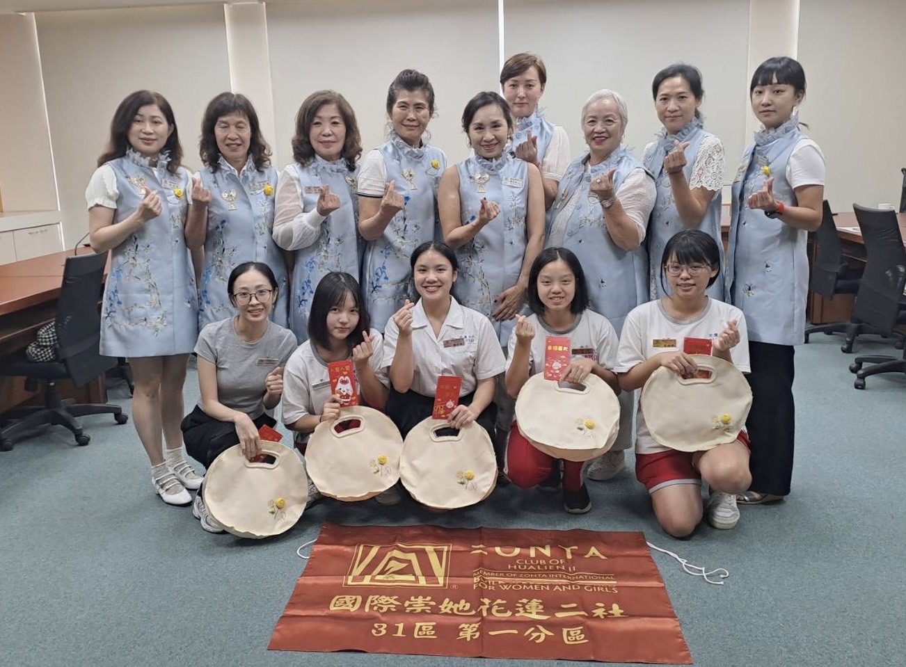 國際崇她花蓮二社崇女孩獎學金