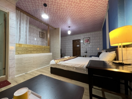 Room 8042 台南市區近成大，生活機能佳，2人套房，14坪(約42m2)
